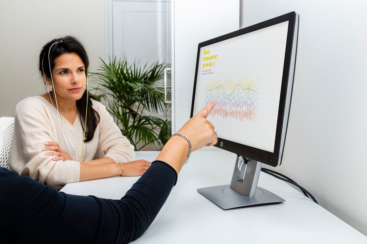 coach-at-monitor